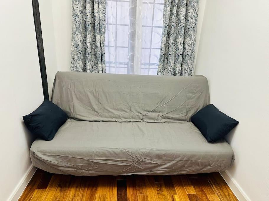 Apparemment Tour Eiffel- La Motte Picquet Grenelle Paris