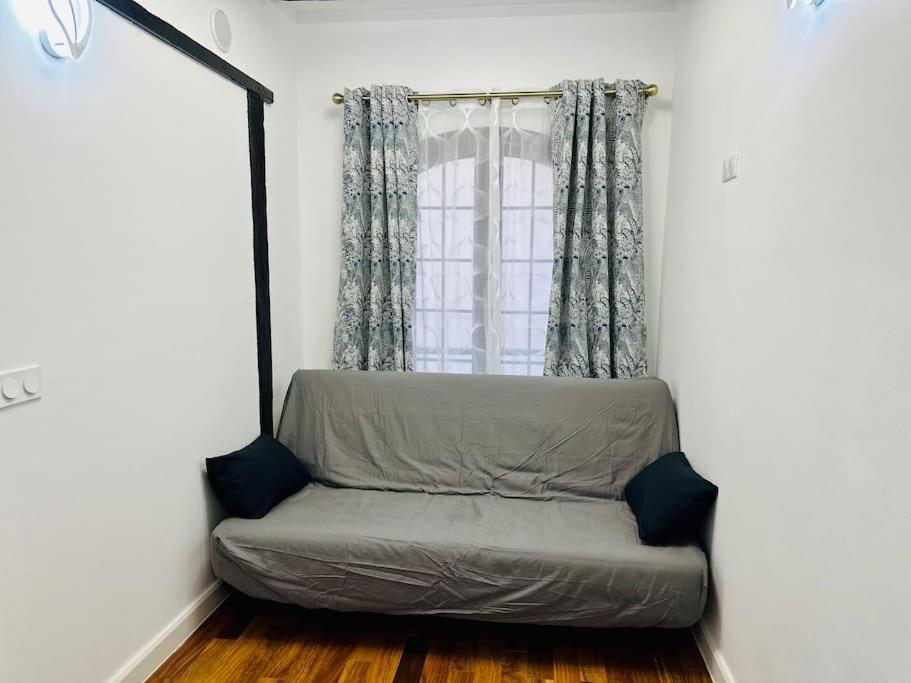 Apparemment Tour Eiffel- La Motte Picquet Grenelle * Paris